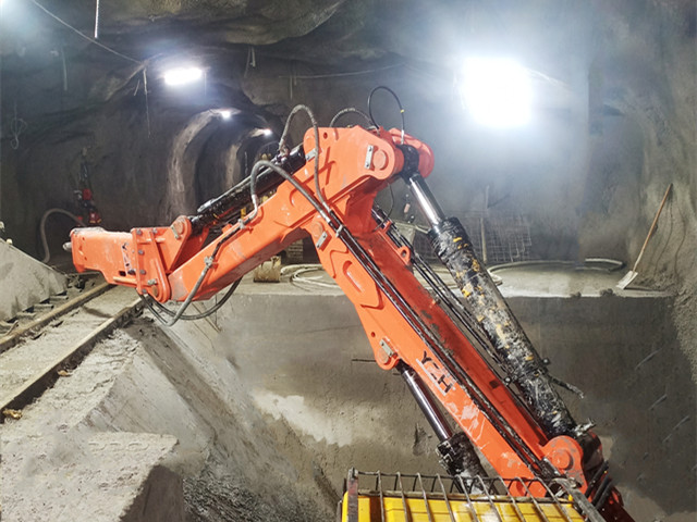 Fixed Rockbreaker Systems Break Boulders In Underground Mine