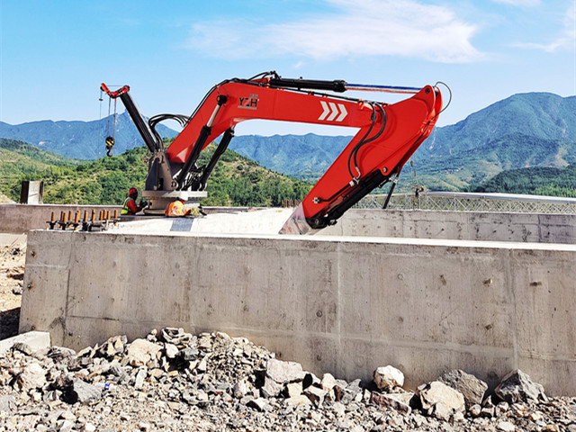 YZH Rockbreaker Boom System Uses For Gyratory Crusher