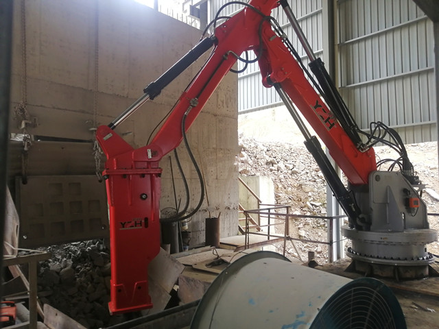 BREAKER BOOMS