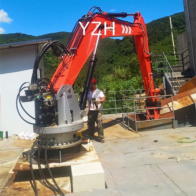 Pedestal Grizzly Rock Breaker Boom System