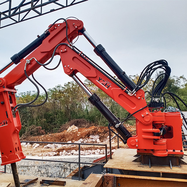 Stationary Grizzly Rockbreaker Boom System