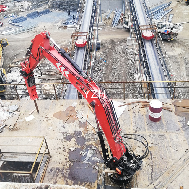 One static rock breaker boom system with two crushing ports