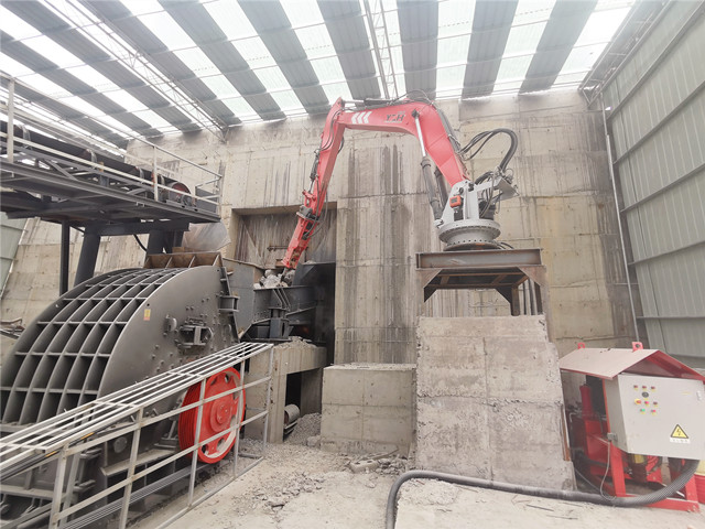 Pedestal Rock Breaker Boom System Is Installed At The Feeding Port Of Chongqing Quarry