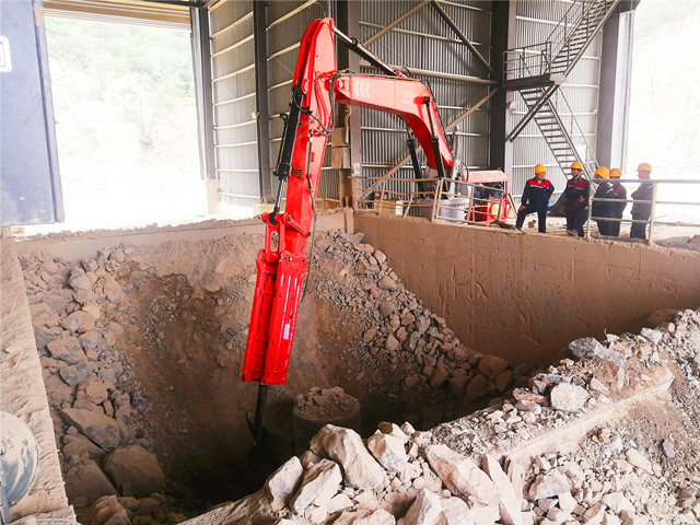 YZH Rockbreaker Boom System Successfully Solved The Problem Of Material Blockage At the Hopper