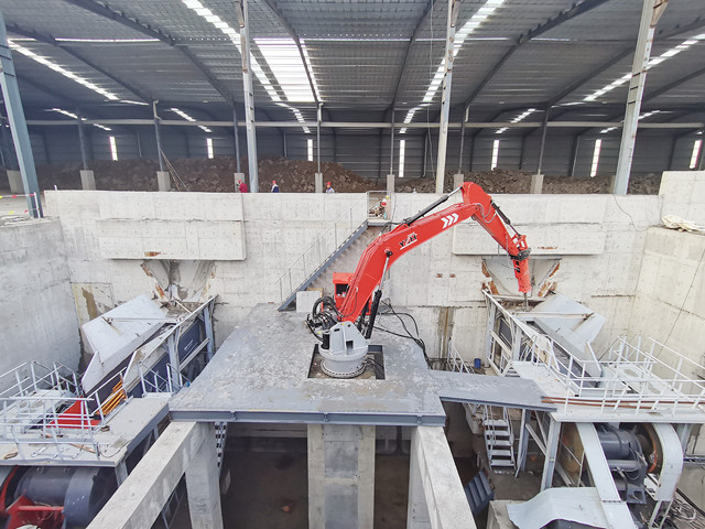 pedestal boom rockbreaker