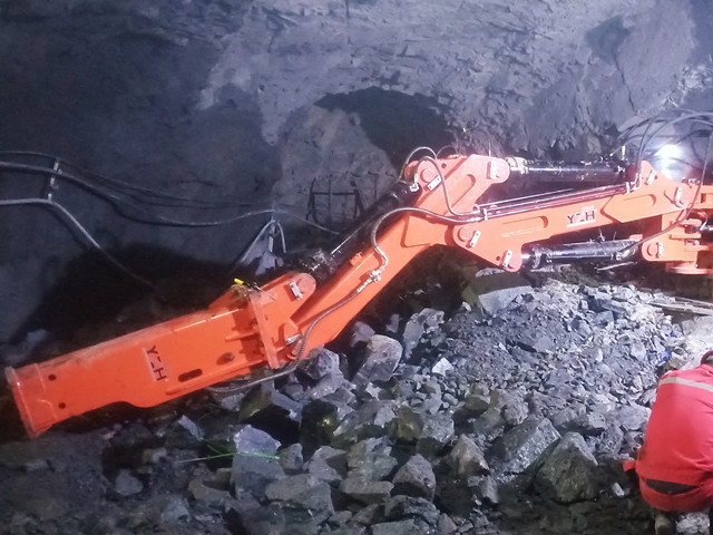 Rockbreaker Break Big Rock In Underground Mine
