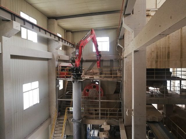 rockbreaker boom system