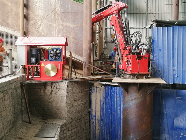 Pedestal Breaker Booms Used For Jaw Crushers