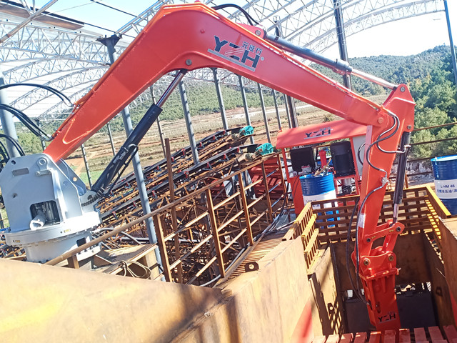 Yunnan Aggregate Plant Installed YZH Stationary Rockbreaker System