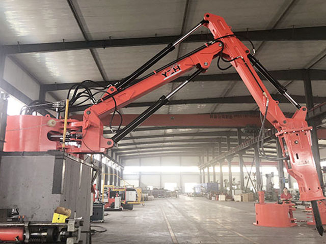 Pedestal Hydraulic Boom