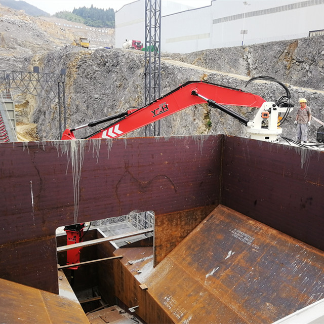 Rockbreaker Boom System