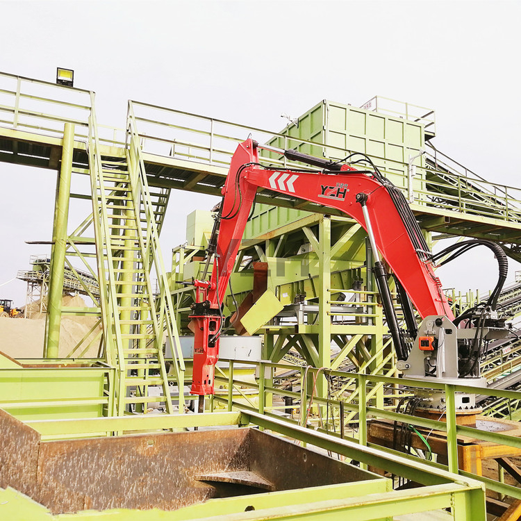 YZH Pedestal Boom System Breaks Oversized Rock For Hopper