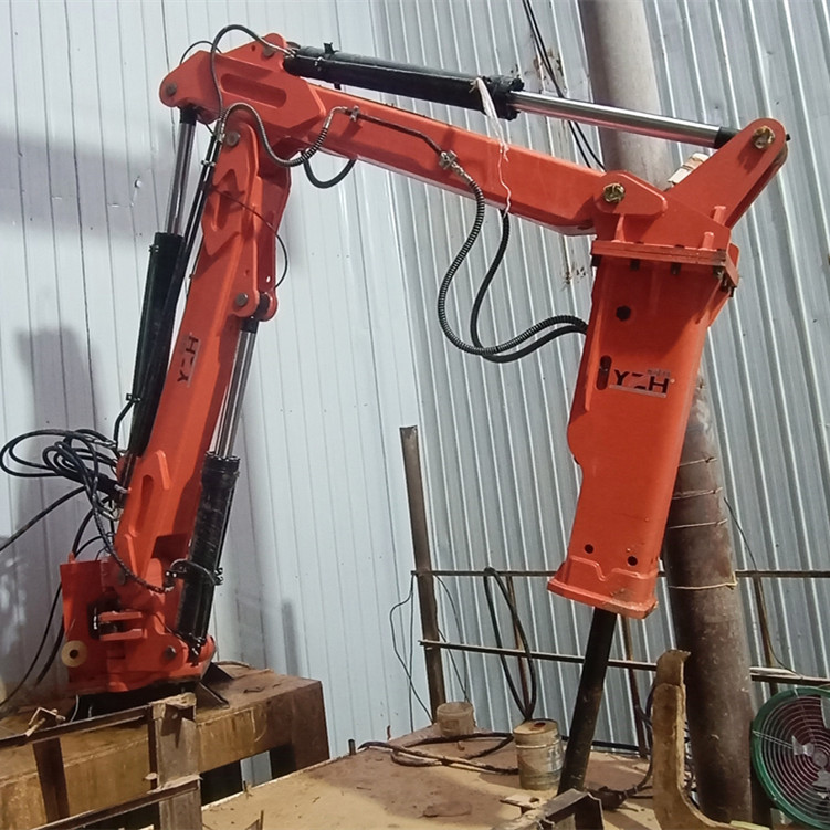 Rockbreaker Boom System Is Used For Primary Crushing Of Aggregate On Grizzly Screen