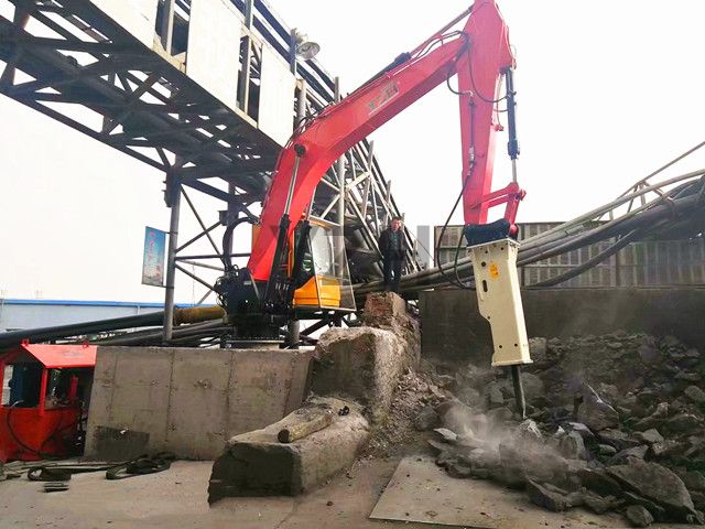 rockbreaker booms