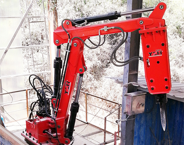YZH Rock Breaker Boom System Is Installed Onto A Crusher