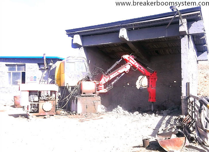 YZH Stationary Pedestal Boom System Breaking Boulders At Grizzly Screen