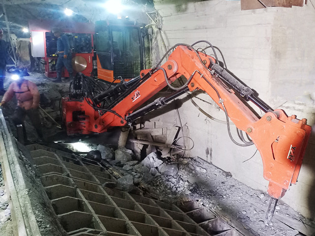 Pedestal Rock Breaker Boom System