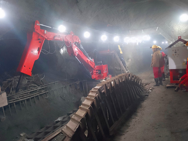 YZH Pedestal Boom Rockbreaker Was Installed In Karamay Underground Mining