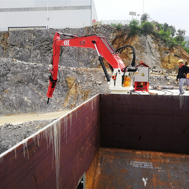 Rockbreaker Boom System