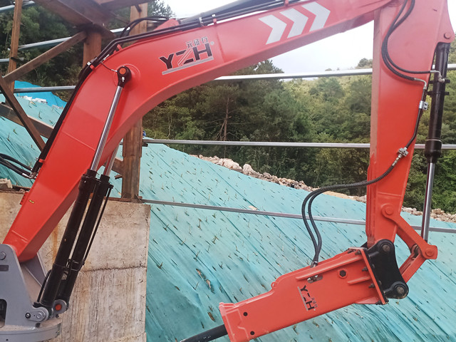PEDESTAL BREAKER SYSTEMS