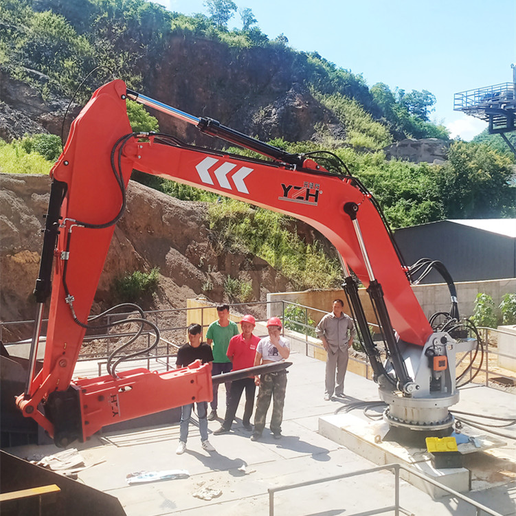 Rockbreaker Clearing Crusher Blockages Quickly 