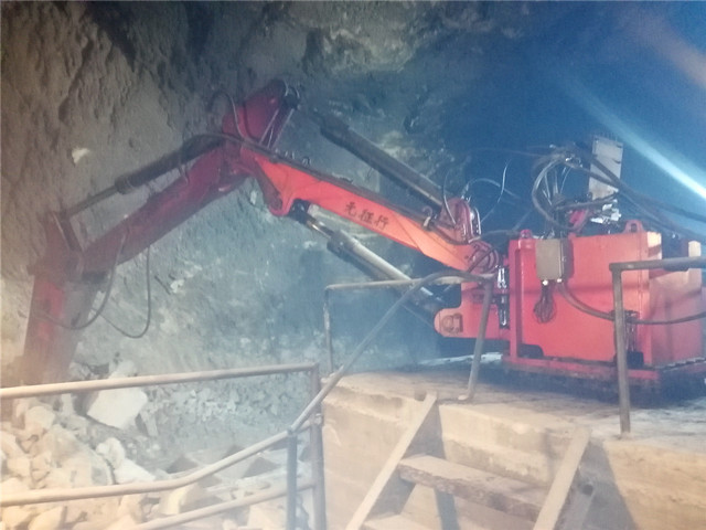 ROCKBREAKER BOOM SYSTEM