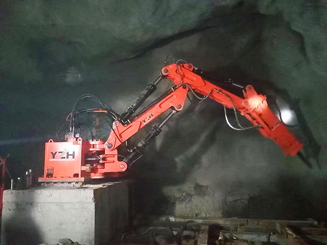 Pedestal Boom Rockbreaker Break Boulders At 500 Meters Underground Mine