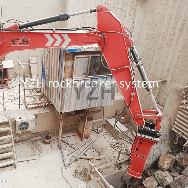 Static Grizzly Rockbreaker Boom System