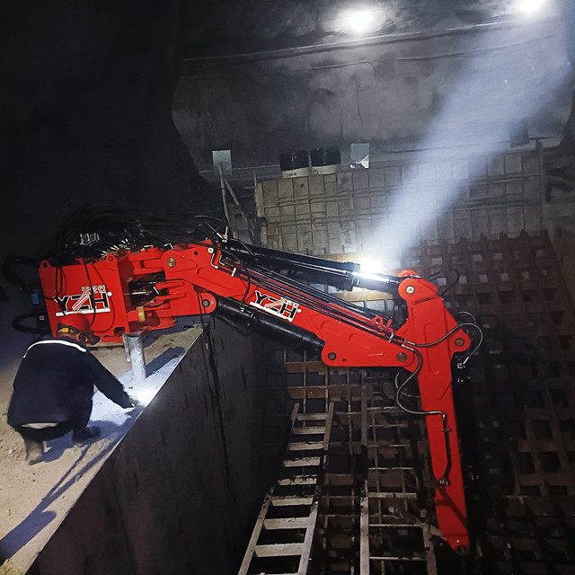 pedestal boom system
