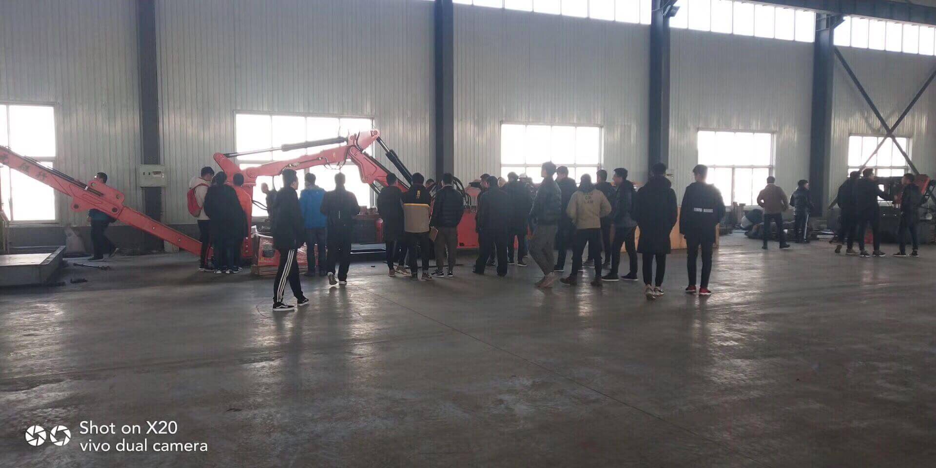 College Students Came To YZH Factory To Learn The Pedestal Boom
